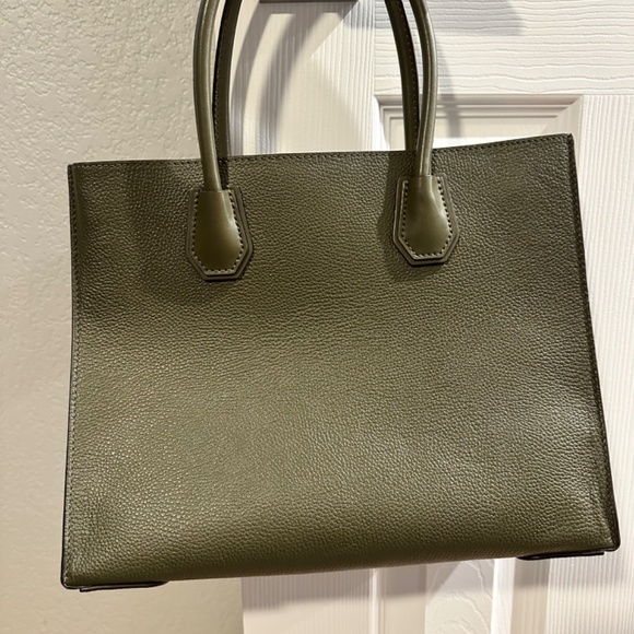 Michael Kors tote - Picture 2 of 9